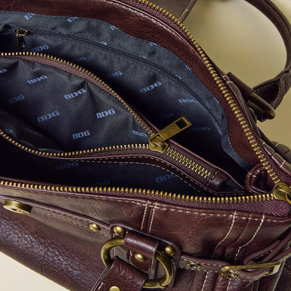 Zipped main compartment and inner pocket